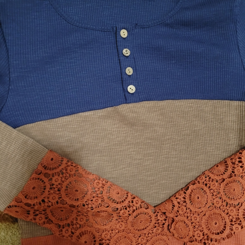 💜 New Ribbed Colored Block Lace Sleeve Top - Picture 3 of 3
